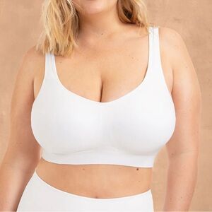Elegant White Seamless Bra